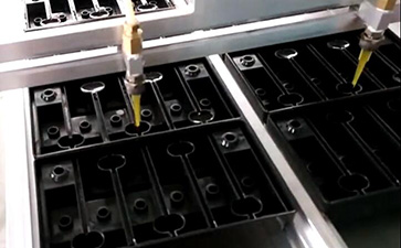 南京某铅酸蓄电池制造商采购蘑菇视频在线观看MV看片完成无人化自动涂胶